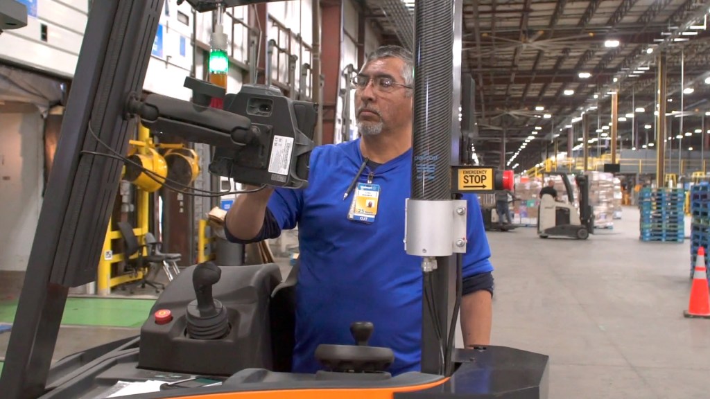 Walmart to Introduce Robotic Forklifts in Distribution Centers